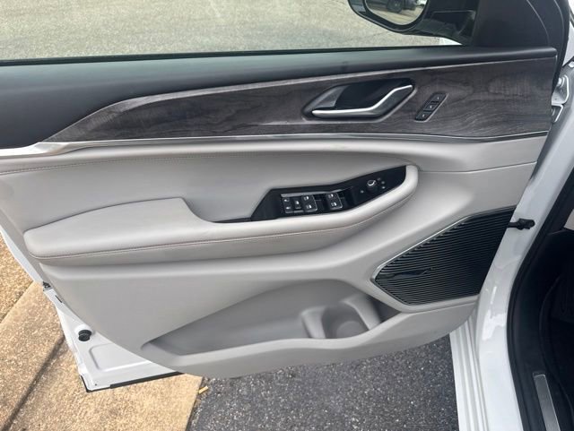 Used 2022 Jeep Grand Cherokee Overland RWD image 19