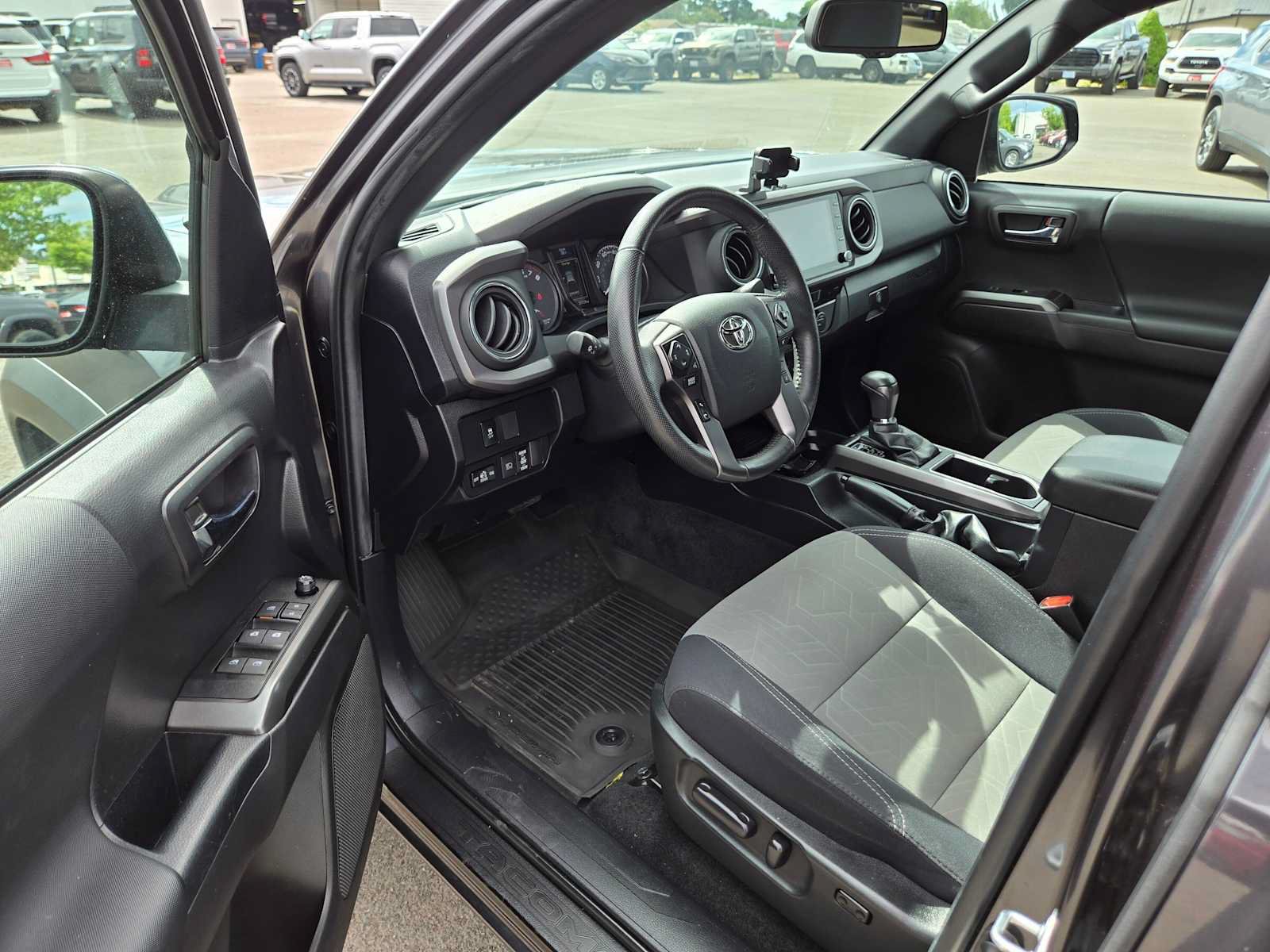 Used 2022 Toyota Tacoma TRD Off-Road w/ Technology Package AWD/4WD image 23
