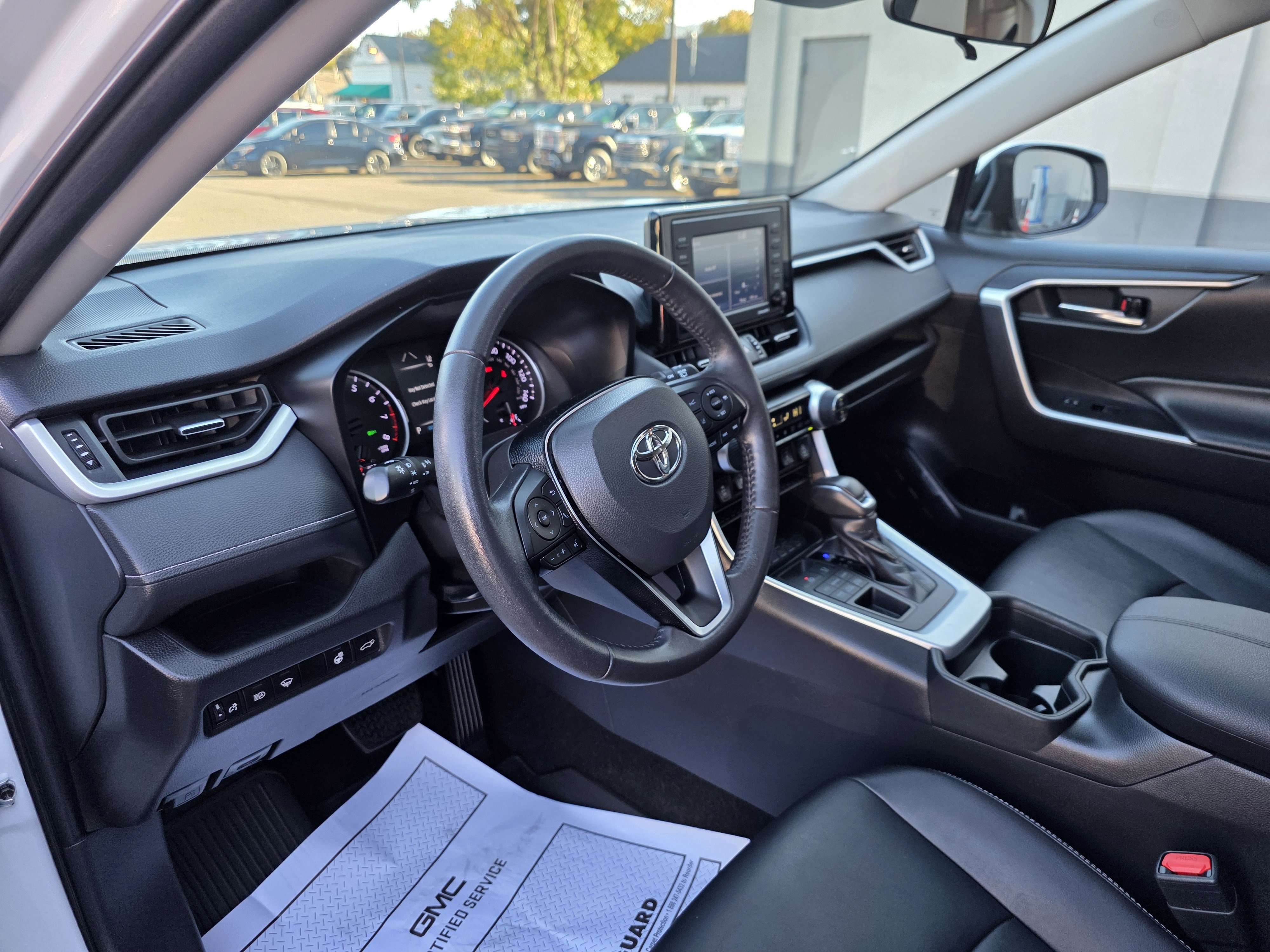 Used 2021 Toyota RAV4 XLE Premium image 12