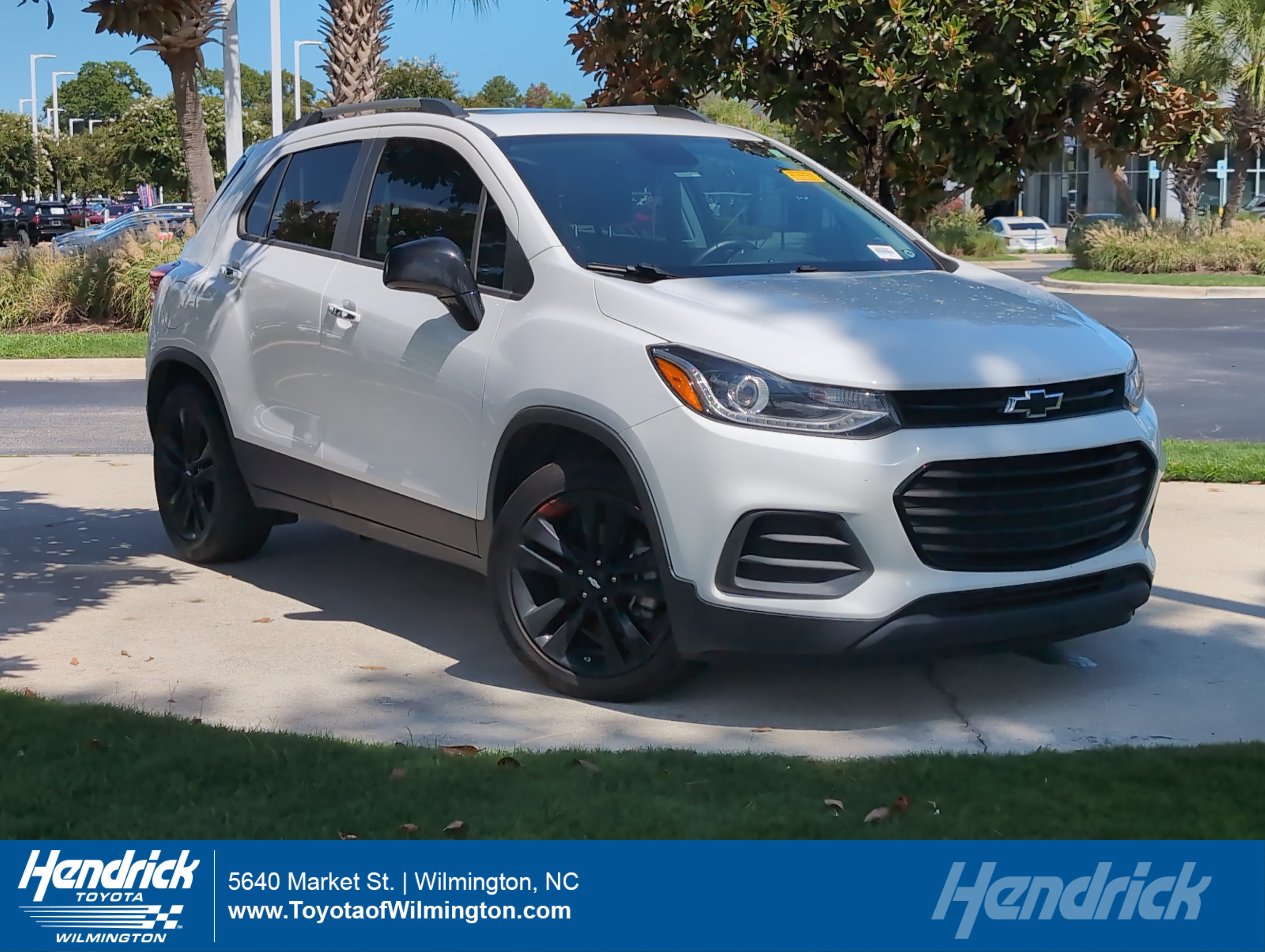 Used 2018 Chevrolet Trax LT w/ Sun & Sound Package FWD image 1