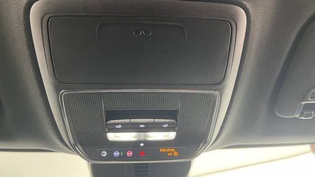 Used 2025 Chevrolet Traverse RS image 43