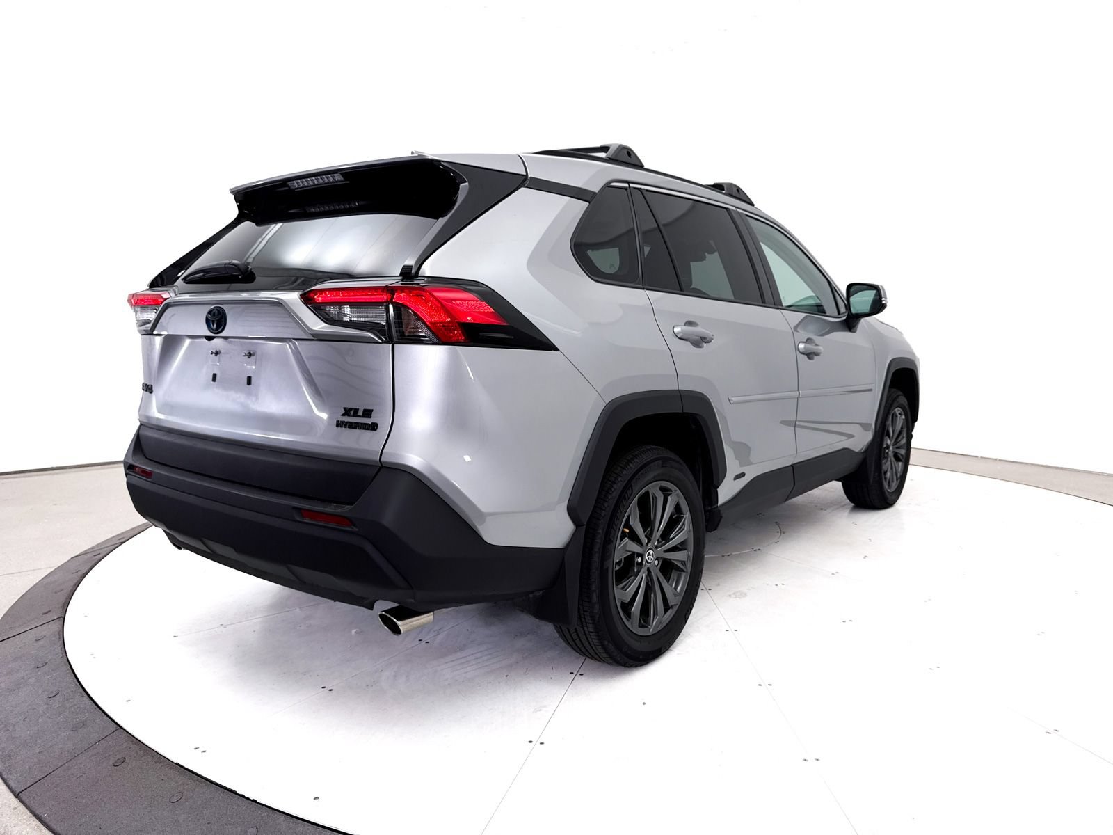 Used 2023 Toyota RAV4 XLE Premium AWD/4WD image 17