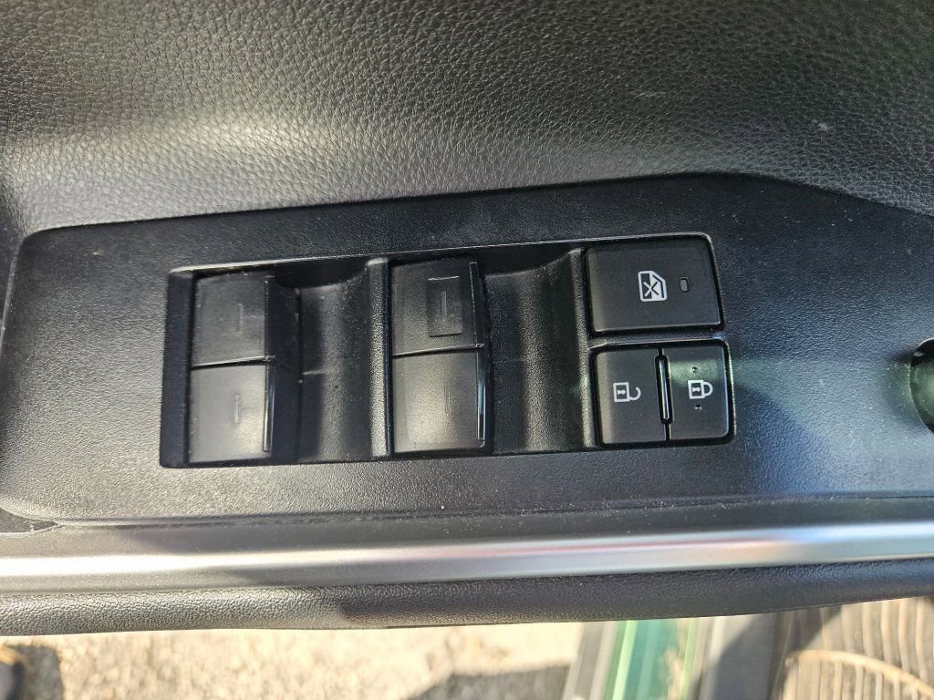 Used 2023 Toyota Highlander XLE image 17