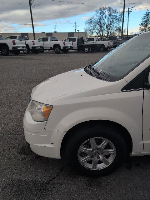 Used 2009 Chrysler Town & Country Touring image 4