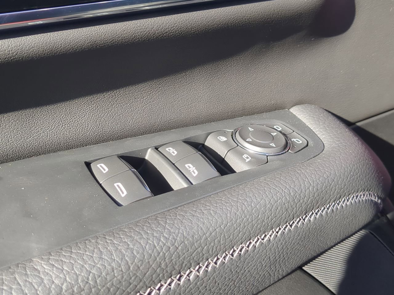 New 2026 GMC Yukon Denali w/ Sun & Power Step Package image 24