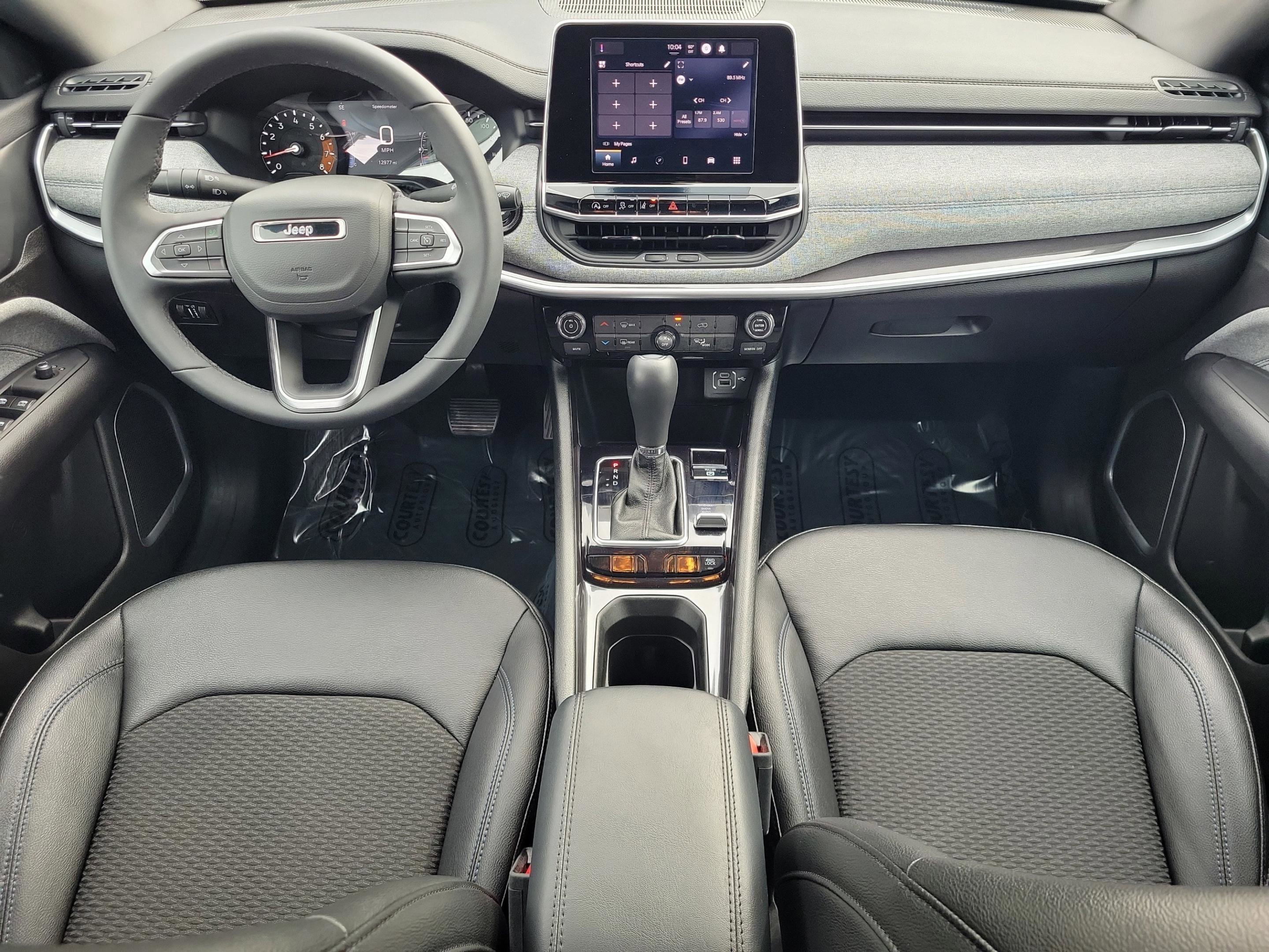 Used 2025 Jeep Compass Latitude image 11