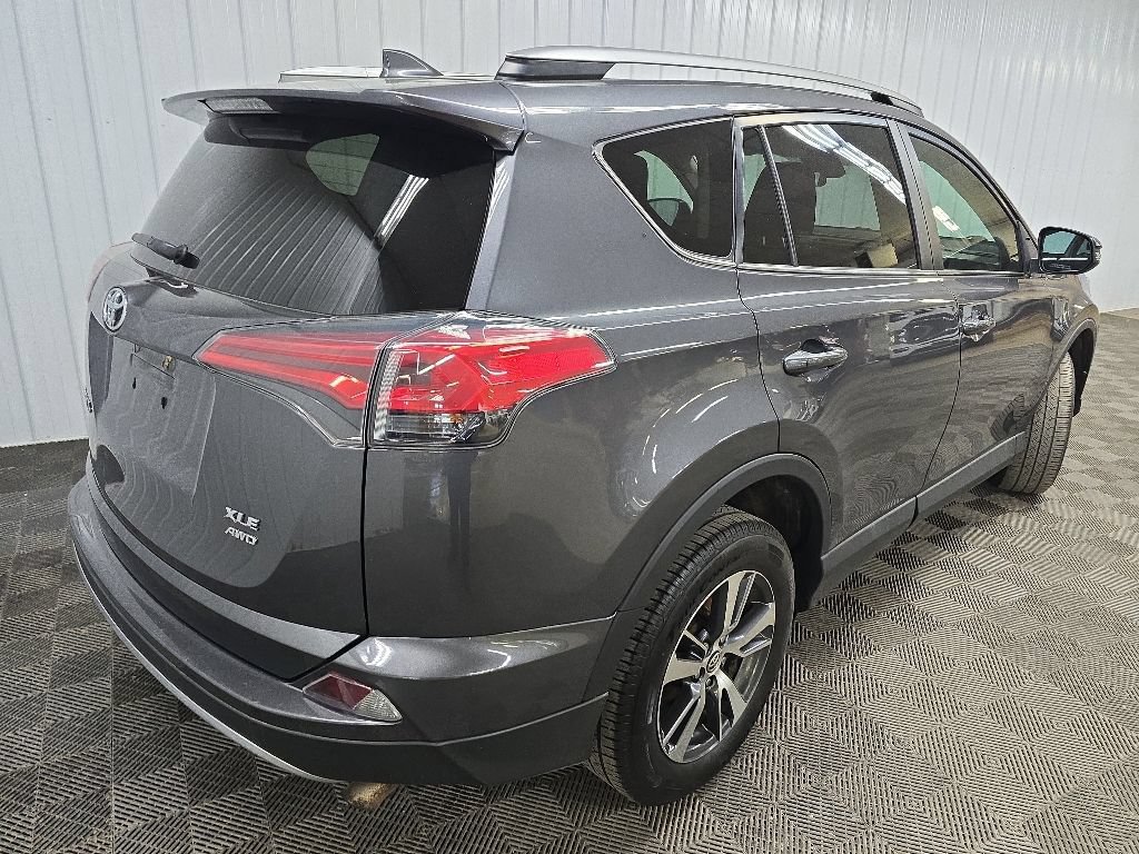 Used 2018 Toyota RAV4 XLE w/ Plus Extra Value Package AWD/4WD image 10
