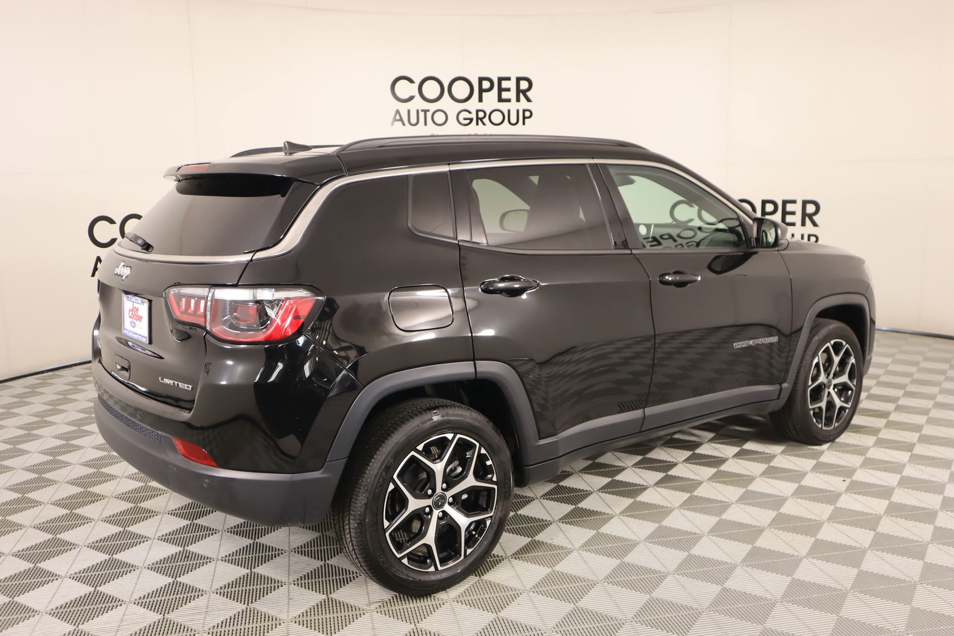 Used 2025 Jeep Compass Limited image 19