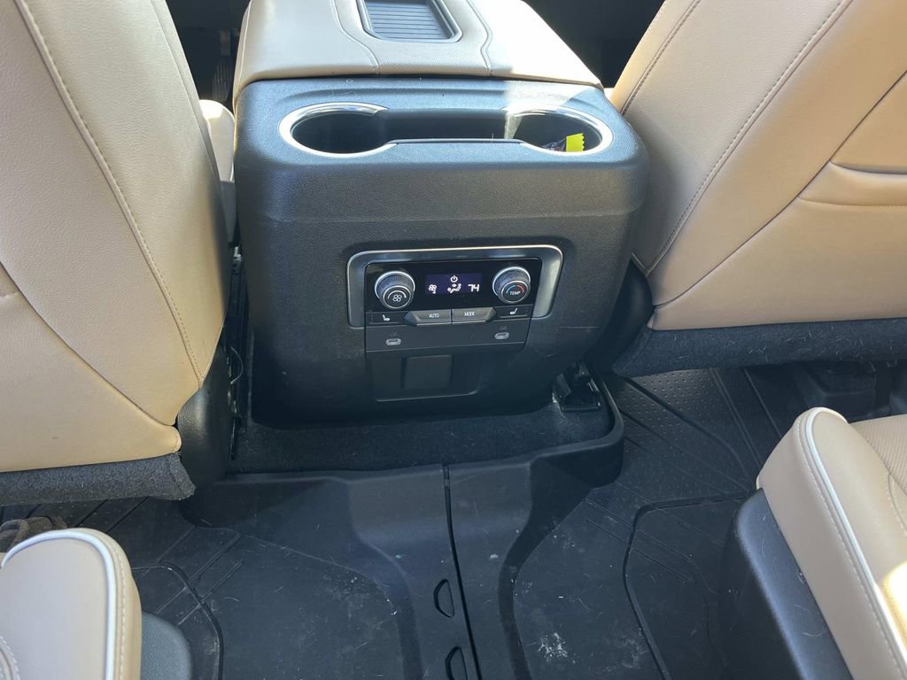 Used 2021 Chevrolet Tahoe Premier w/ Premium Package image 16