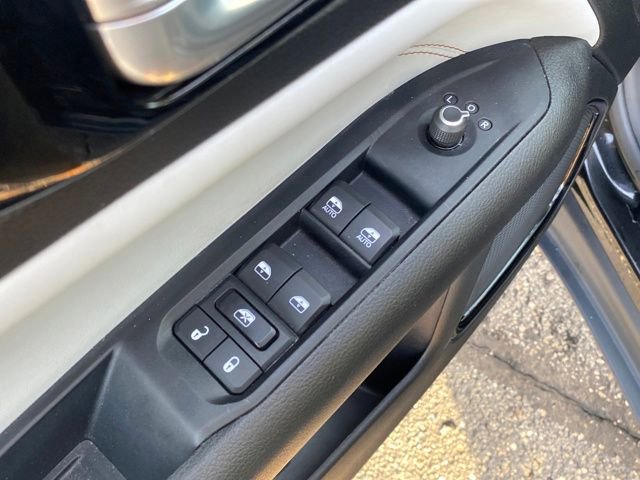 Used 2022 Jeep Compass Limited image 19