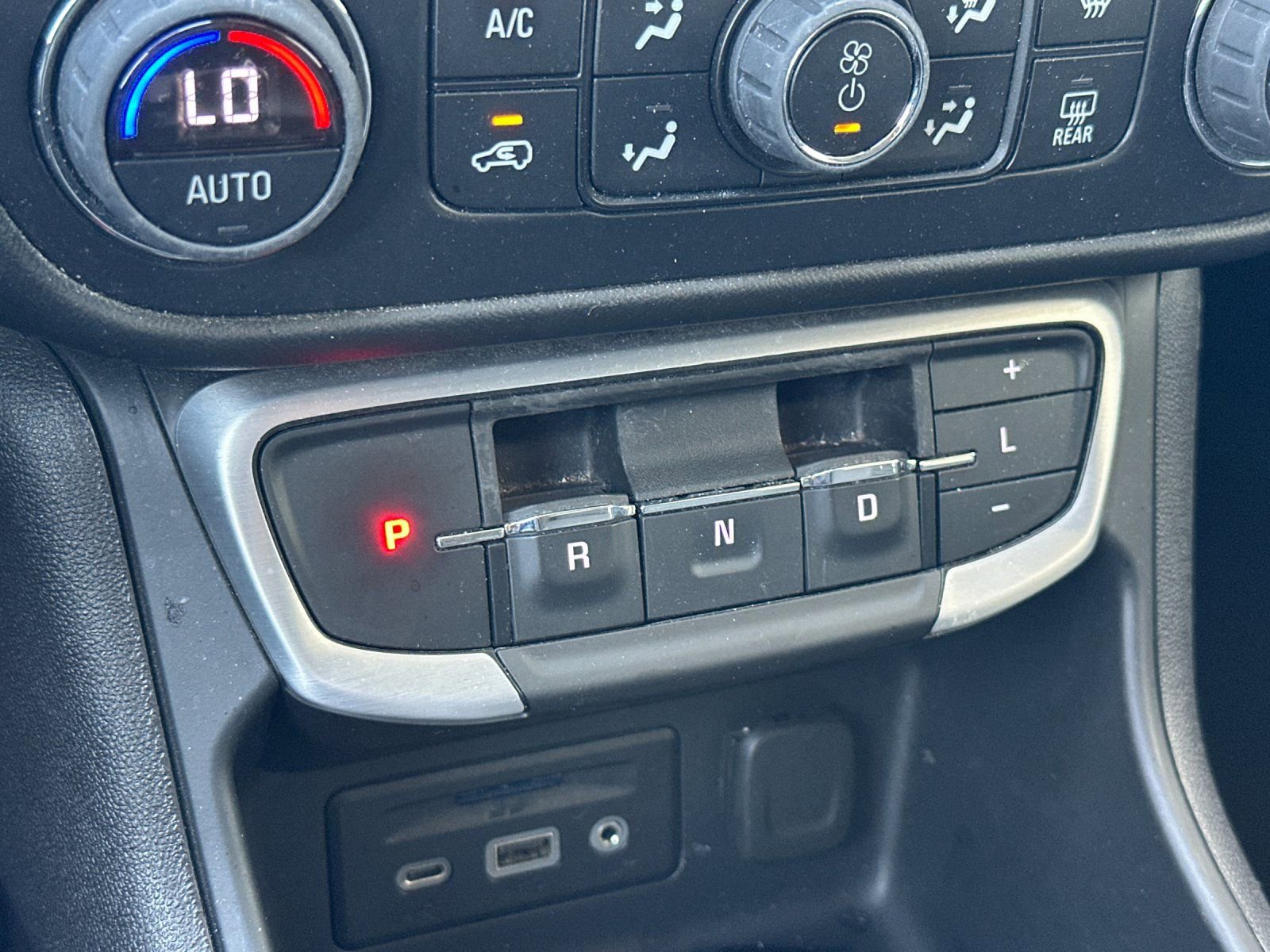 Used 2024 GMC Terrain SLT FWD image 20