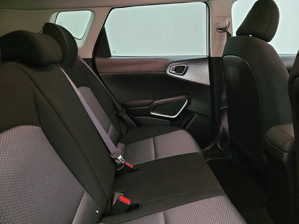Used 2025 Kia Soul LX image 19