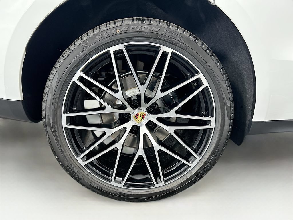 Used 2026 Porsche Macan AWD/4WD image 34