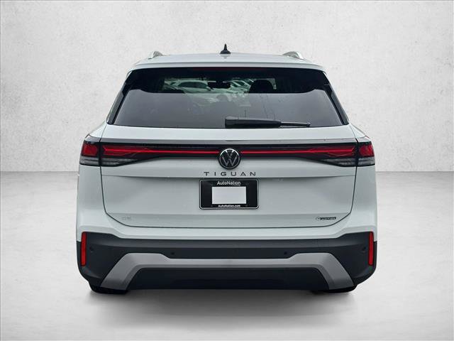 Used 2026 Volkswagen Tiguan SE AWD/4WD image 4