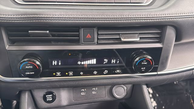 Certified 2025 Nissan Rogue SV image 27