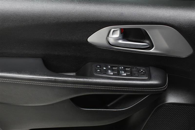 Used 2018 Chrysler Pacifica Touring Plus w/ S Appearance Package FWD image 15