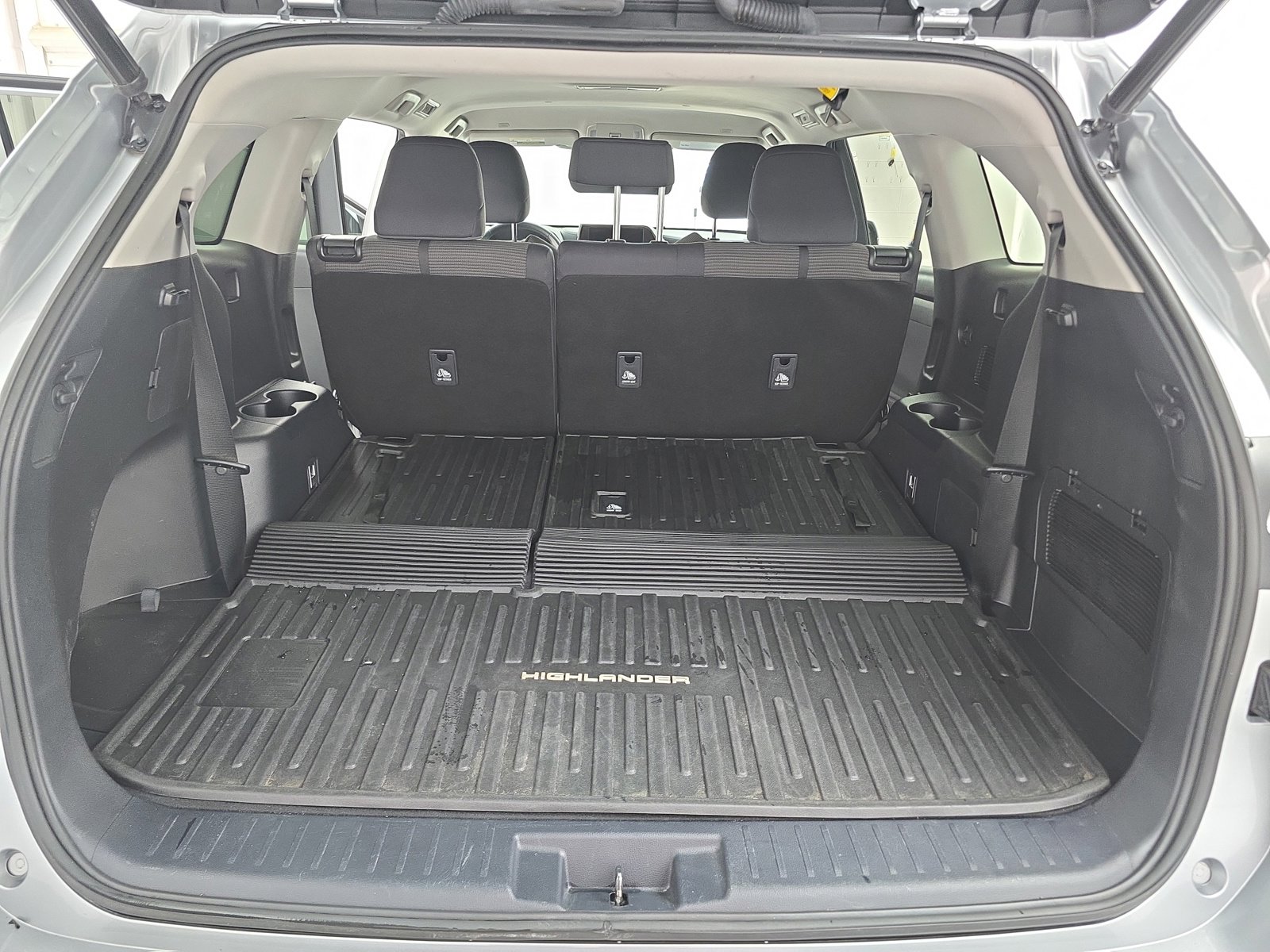 Used 2023 Toyota Highlander L image 13