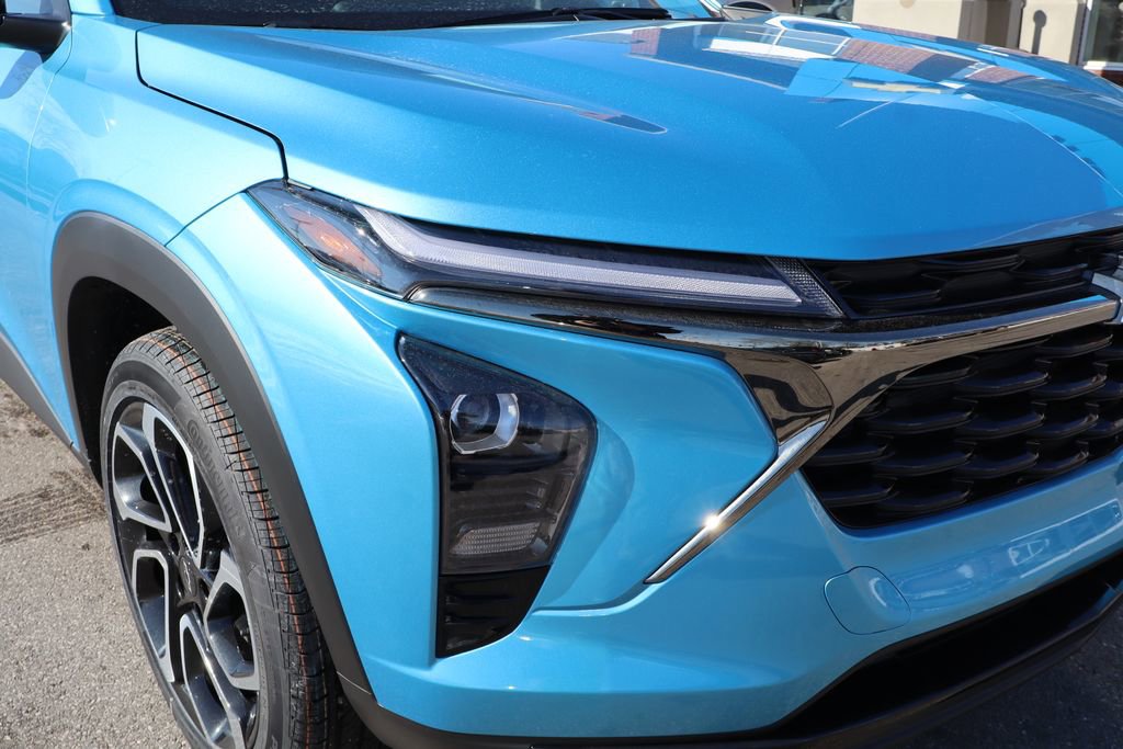 New 2026 Chevrolet Trax RS w/ Sunroof Package image 3