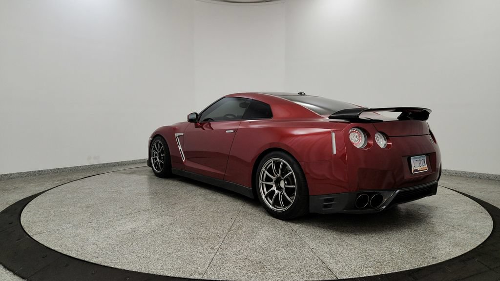 Used 2015 Nissan GT-R Premium AWD/4WD image 3