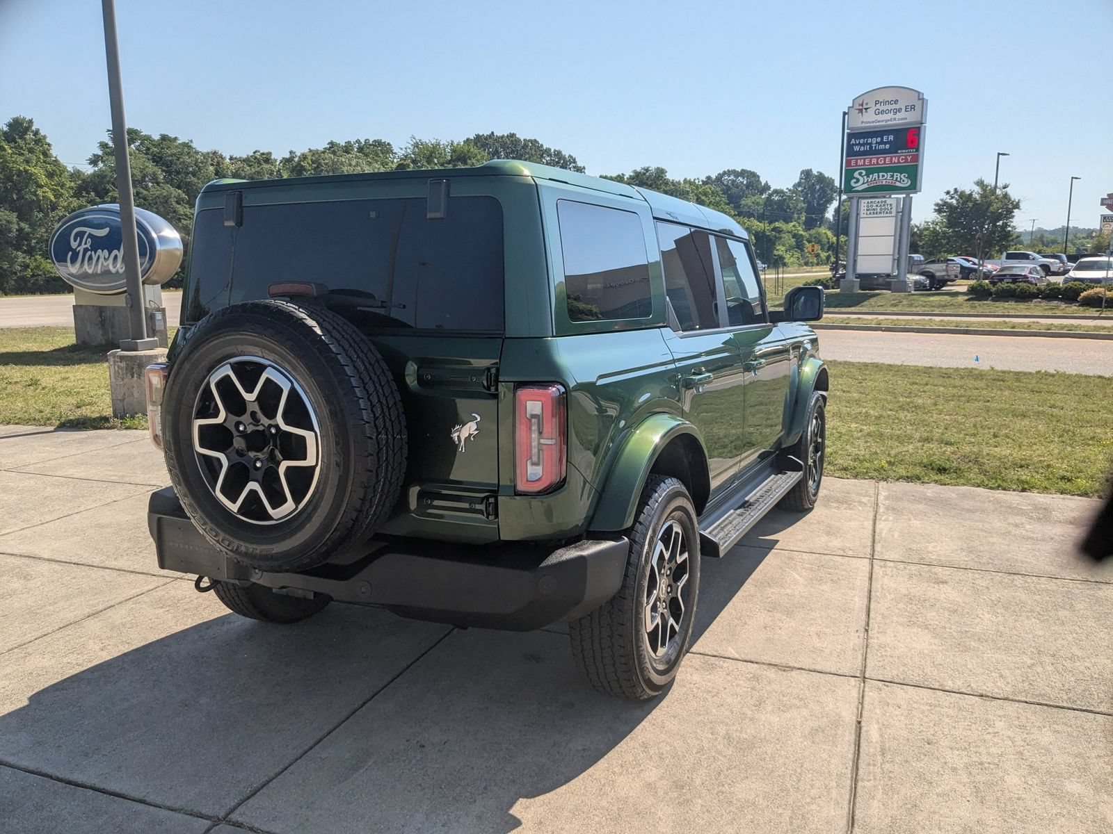 Used 2025 Ford Bronco Outer Banks AWD/4WD image 3
