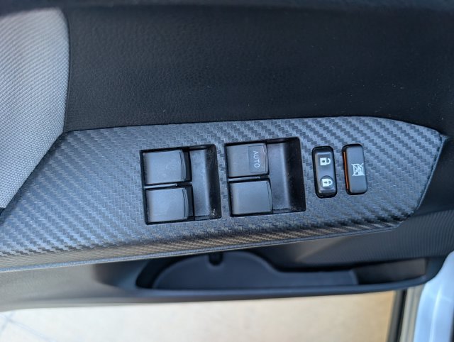 Used 2015 Toyota RAV4 LE FWD image 20