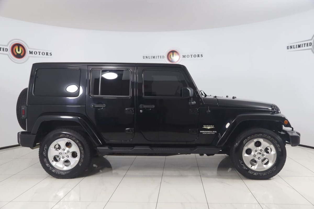 Used 2015 Jeep Wrangler Unlimited Sahara w/ Connectivity Group AWD/4WD image 2