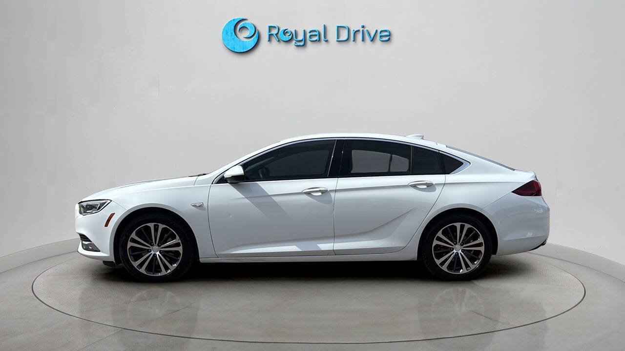 Used 2018 Buick Regal Essence w/ Driver Confidence Package #1 AWD/4WD image 2