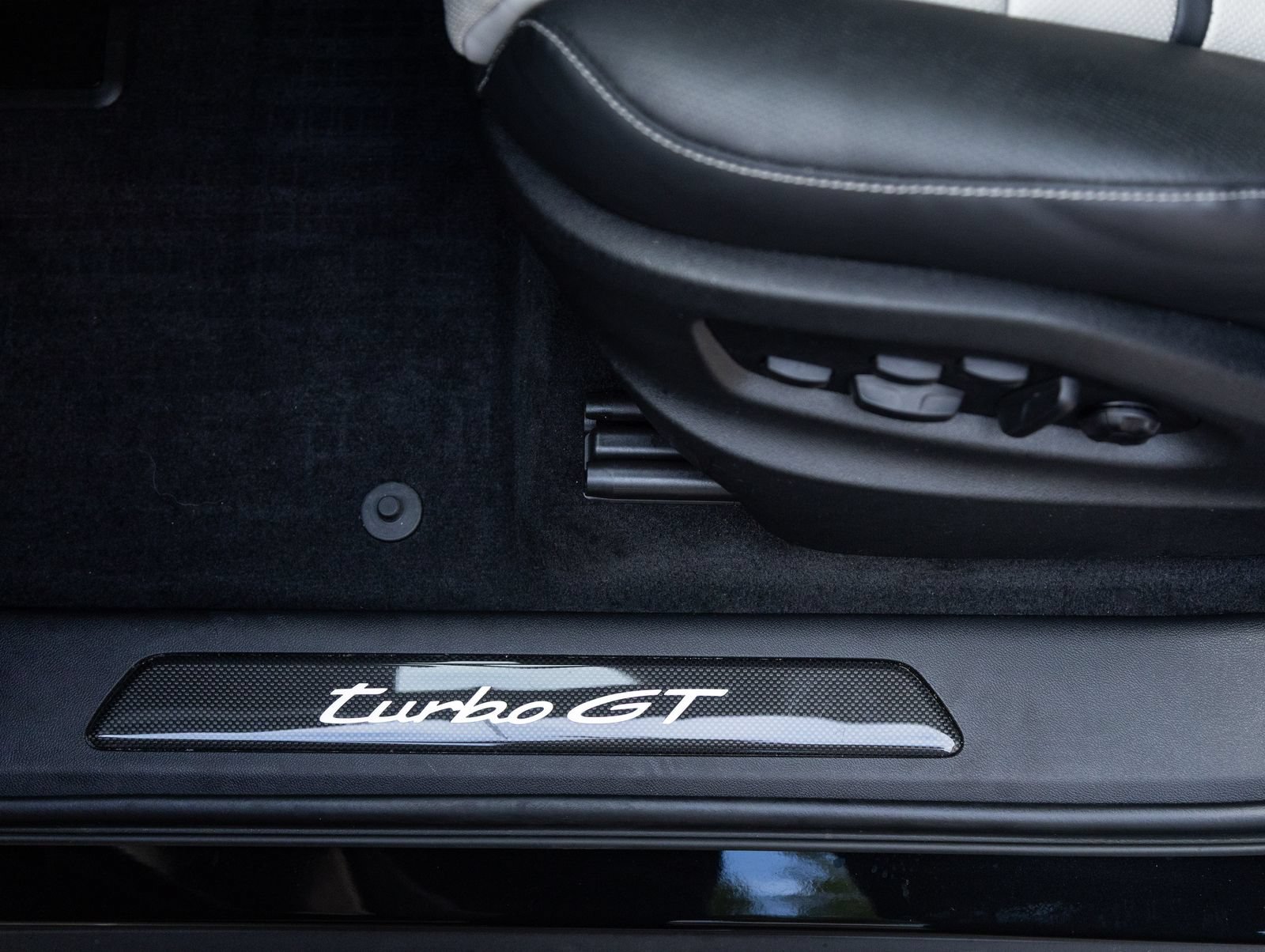 Certified 2025 Porsche Cayenne Turbo GT AWD/4WD image 20