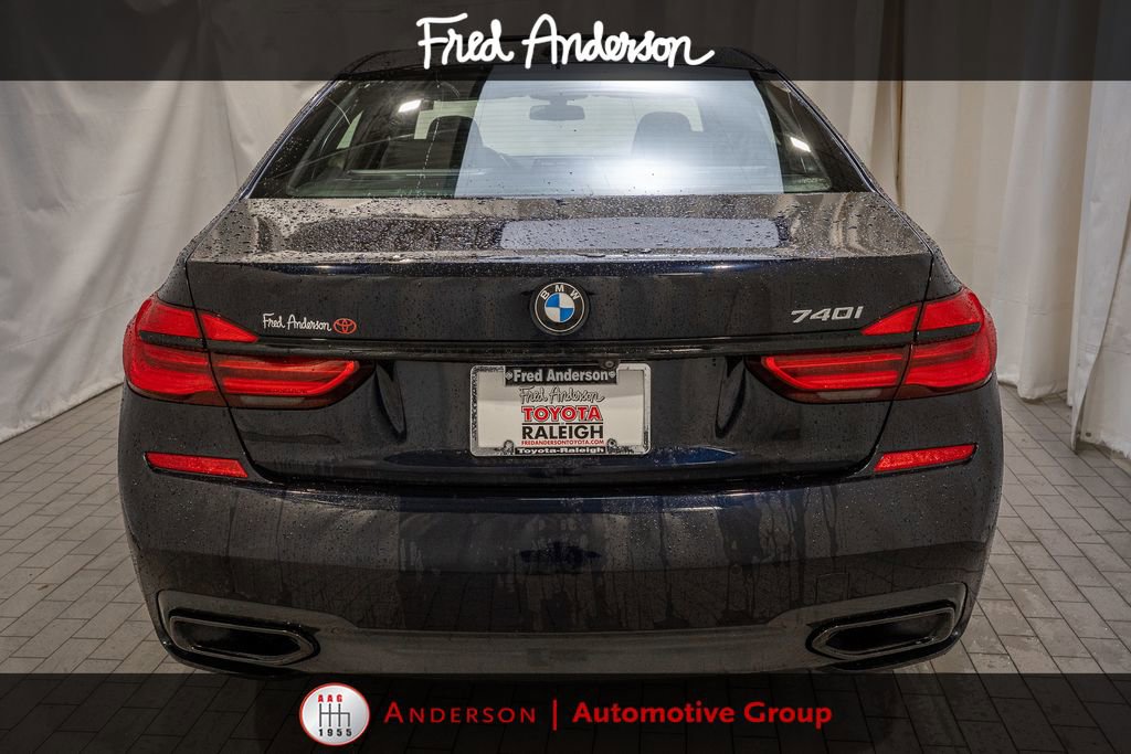 Used 2019 BMW 740i w/ M Sport Package RWD image 4