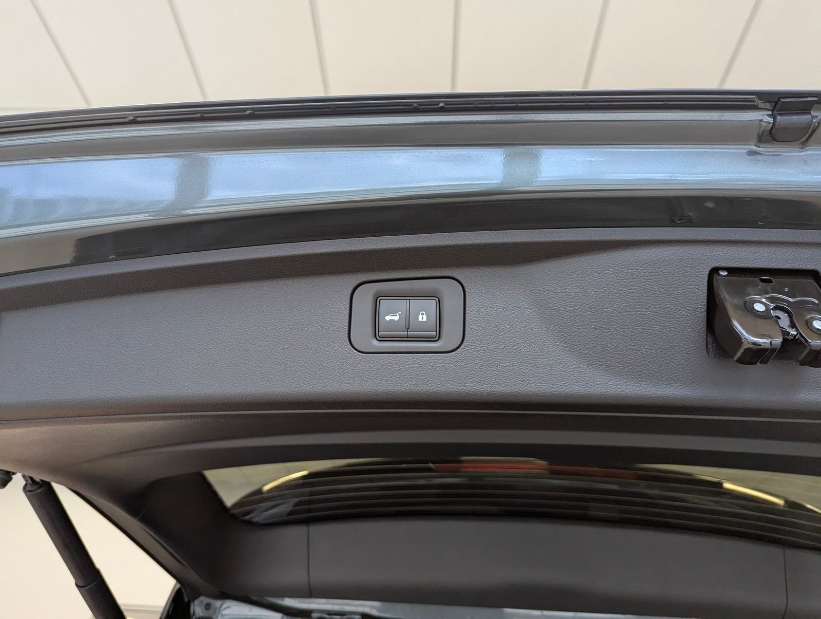 New 2025 Nissan Armada SL w/ Captain's Chari Seat Package image 15