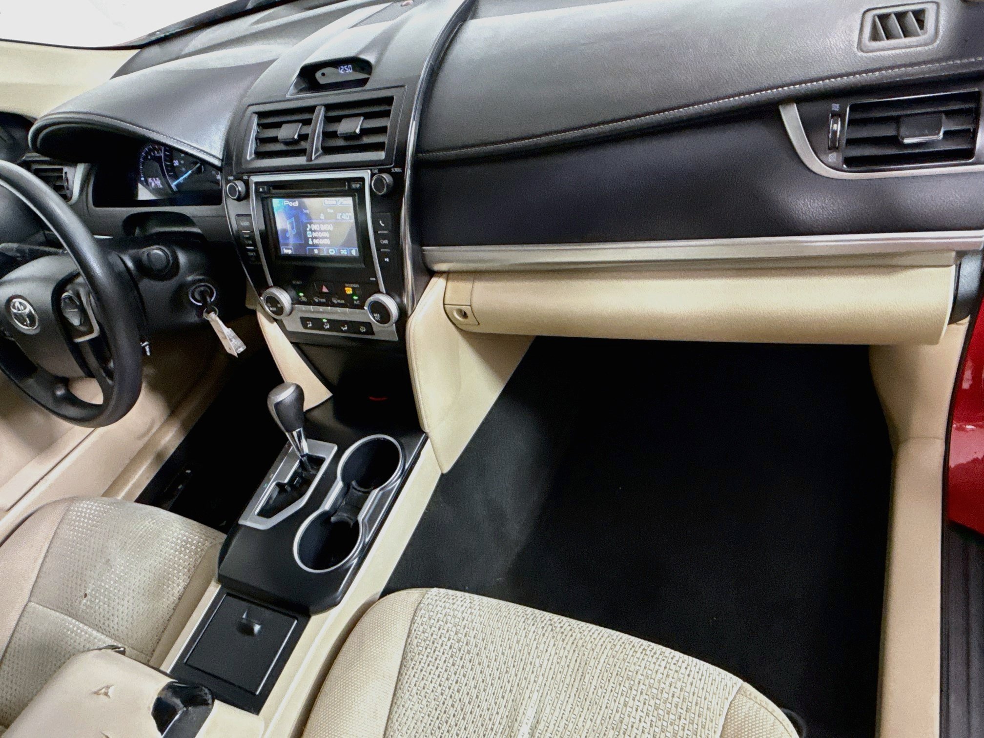 Used 2013 Toyota Camry LE FWD image 26