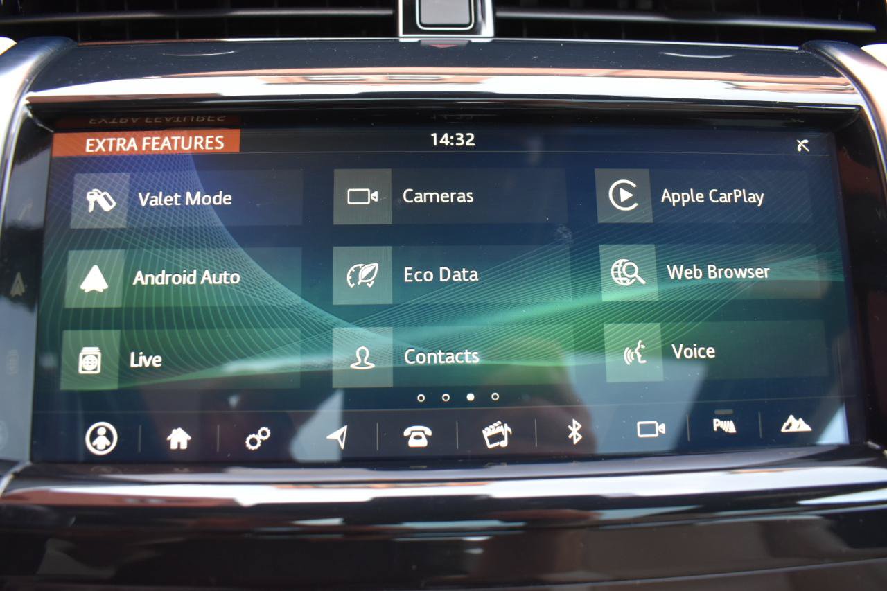 Used 2020 Land Rover Discovery Sport SE AWD/4WD image 28