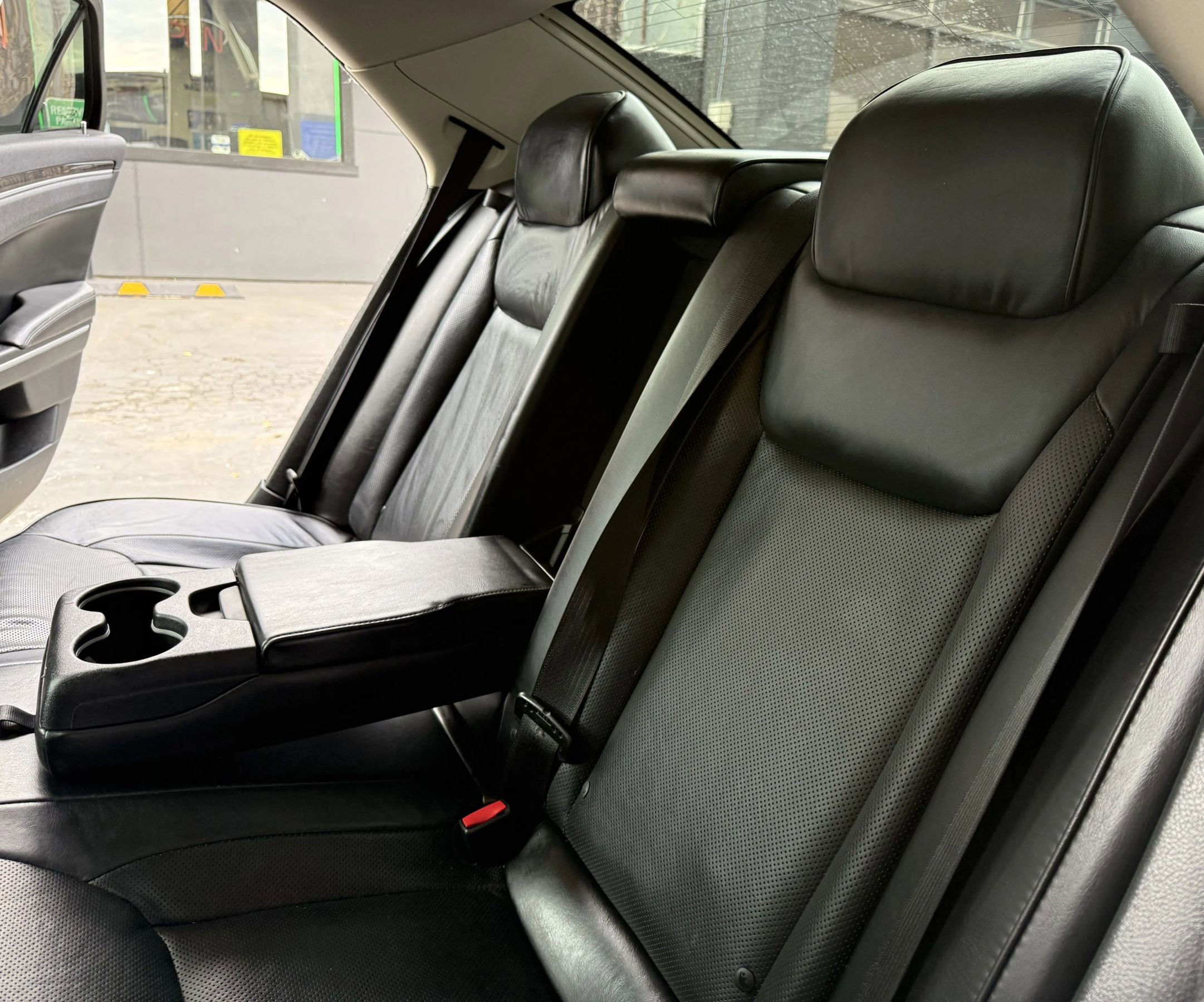 Used 2017 Chrysler 300 C image 17