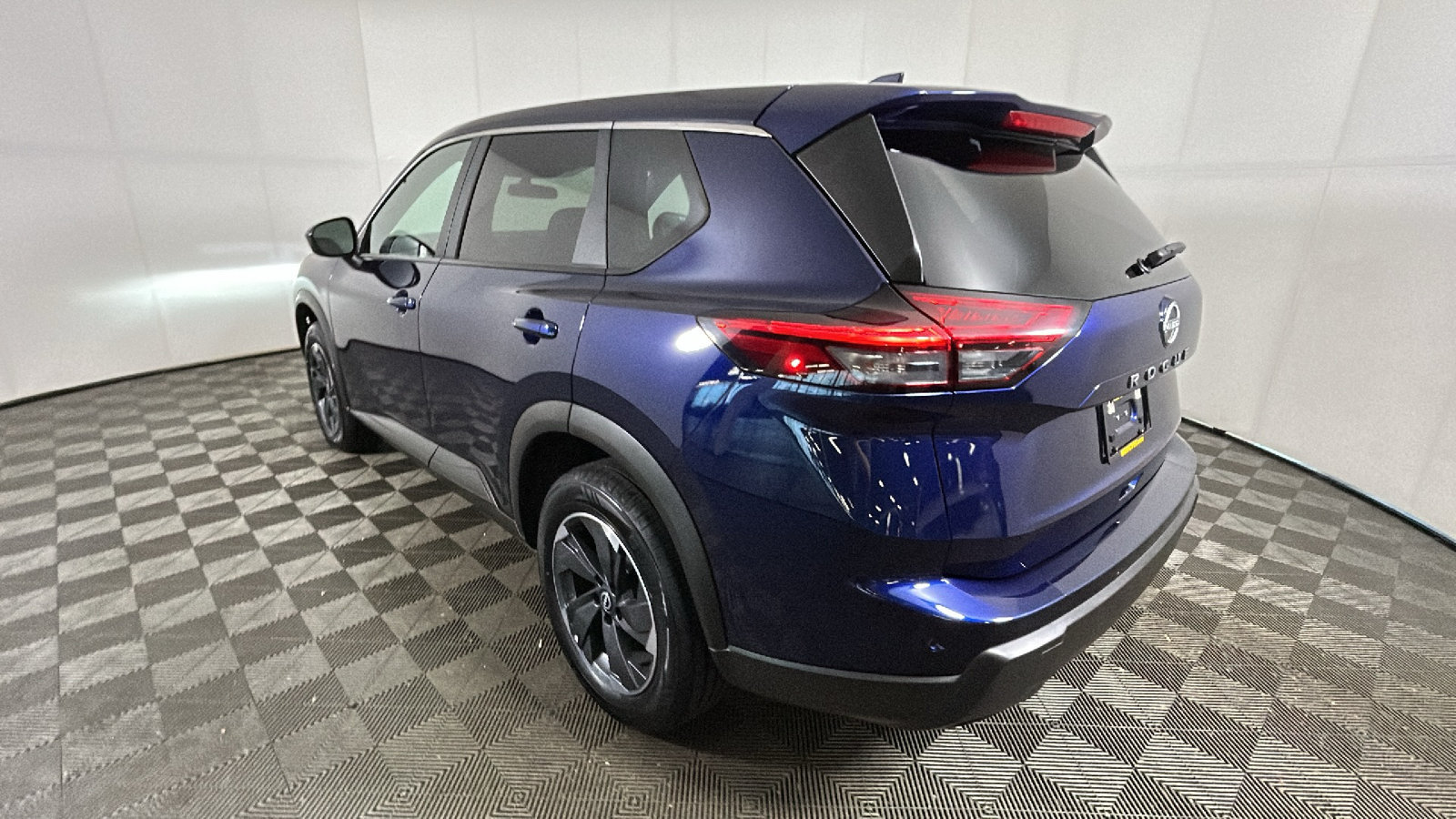 Used 2025 Nissan Rogue SV FWD image 5