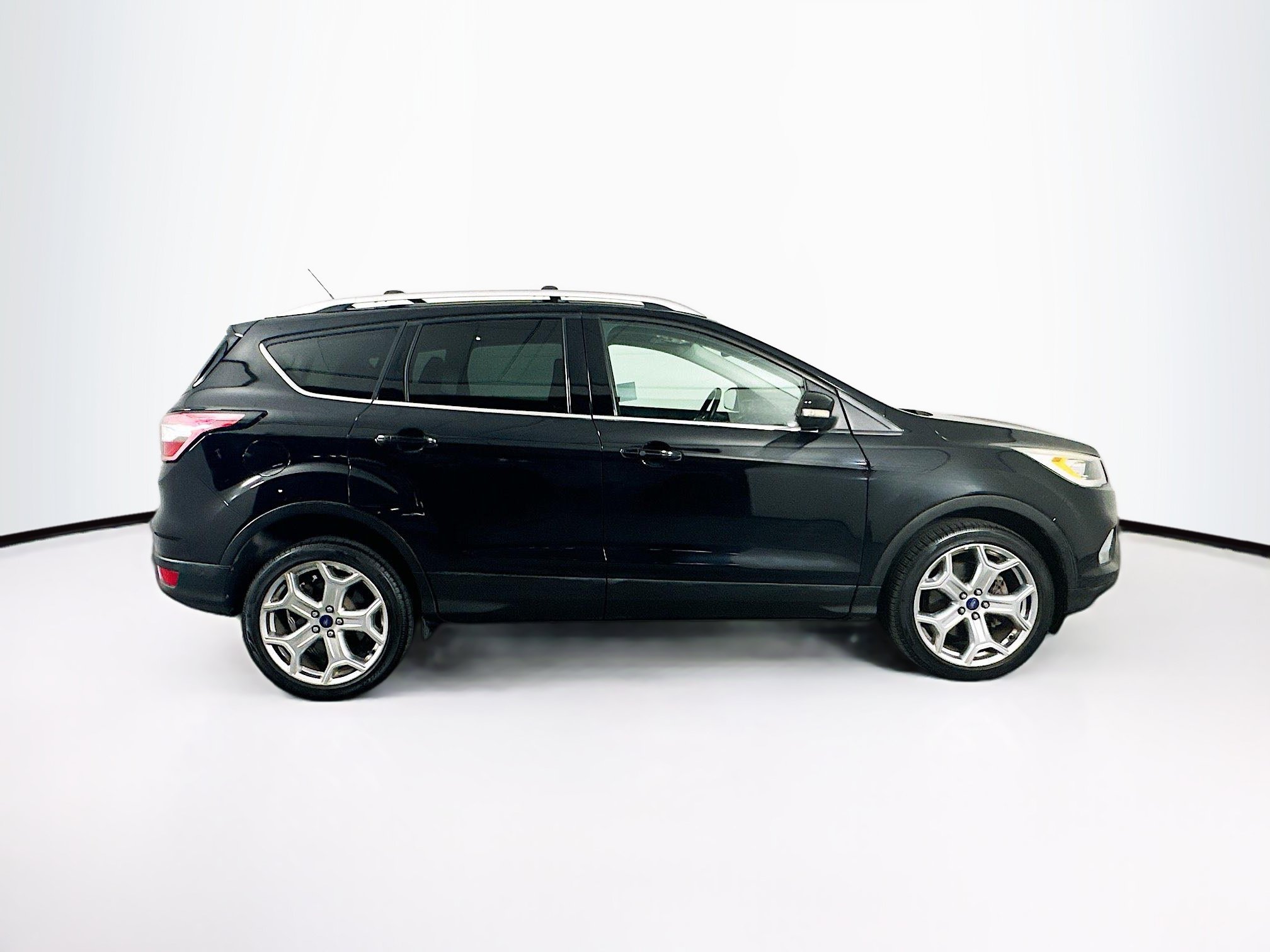Used 2018 Ford Escape Titanium w/ Ford Safe & Smart Package AWD/4WD image 10