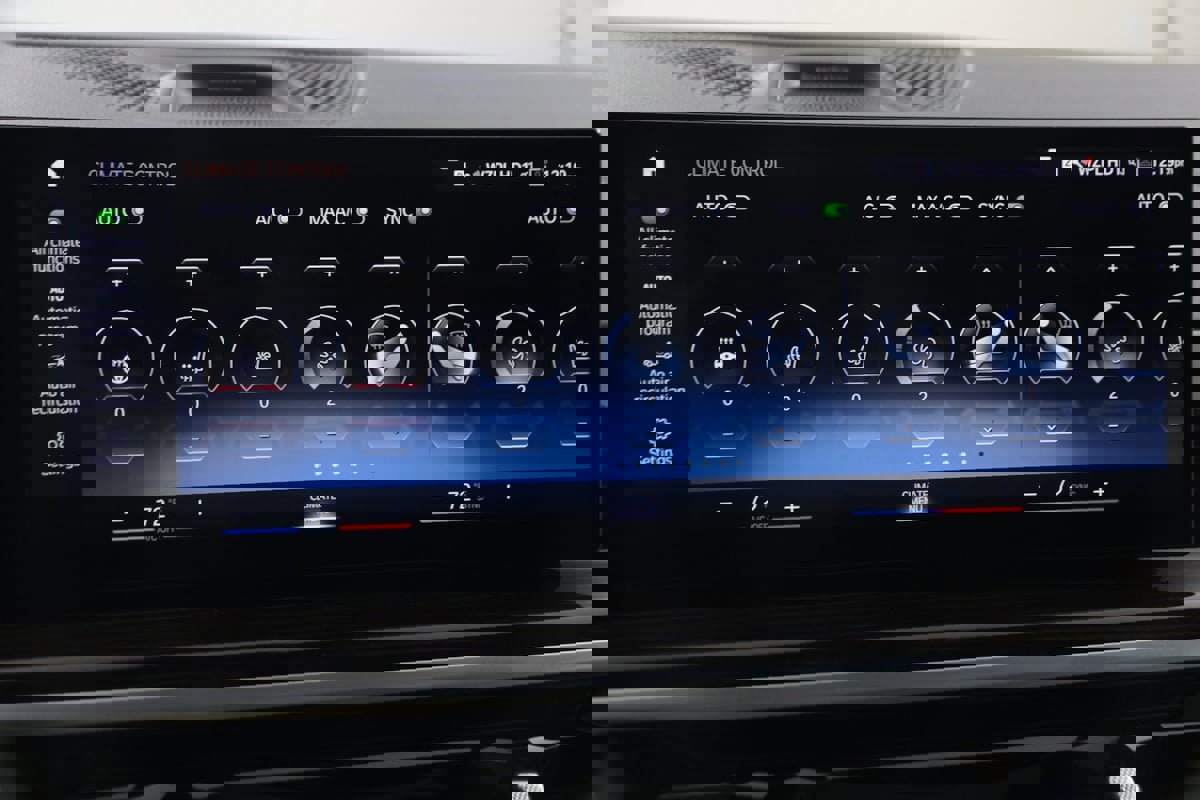 Used 2023 BMW X7 M60i w/ Executive Package image 44