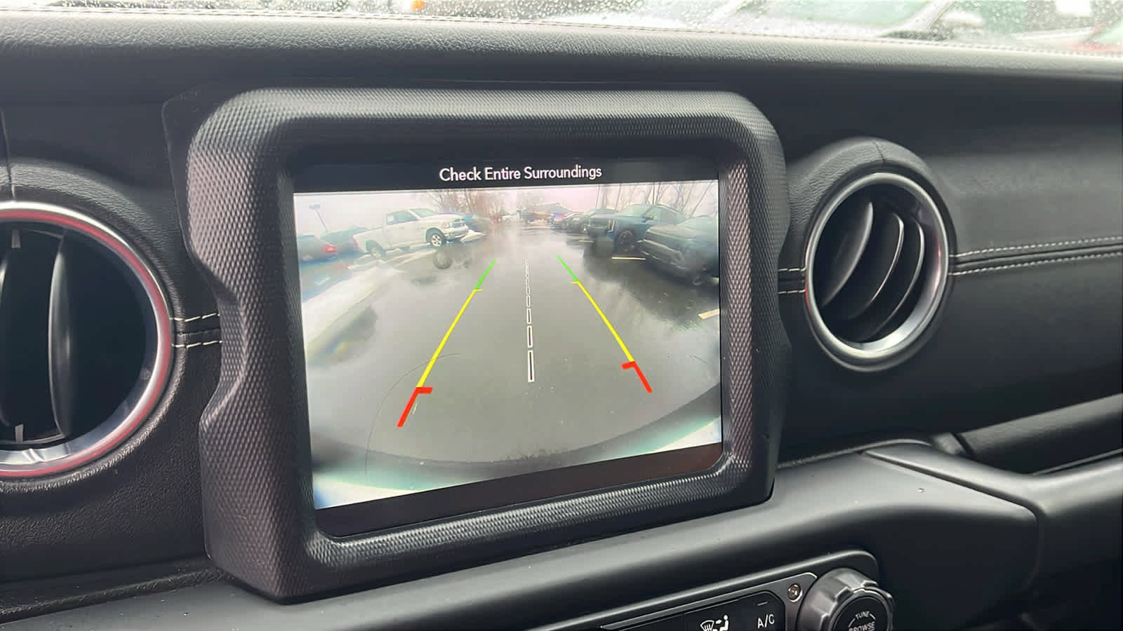 Used 2018 Jeep Wrangler Unlimited Sahara image 16