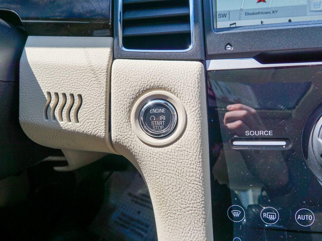 Used 2018 Ford Taurus Limited image 24