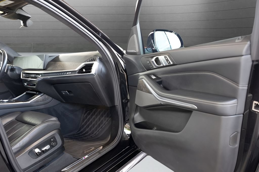Used 2023 BMW X7 xDrive40i w/ M Sport Package AWD/4WD image 76