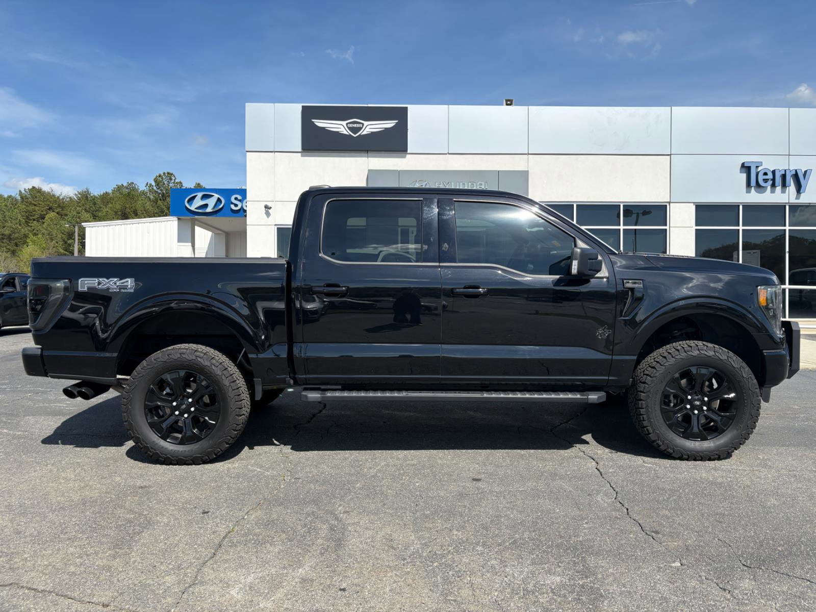 Used 2022 Ford F150 XLT w/ Equipment Group 302A High image 4