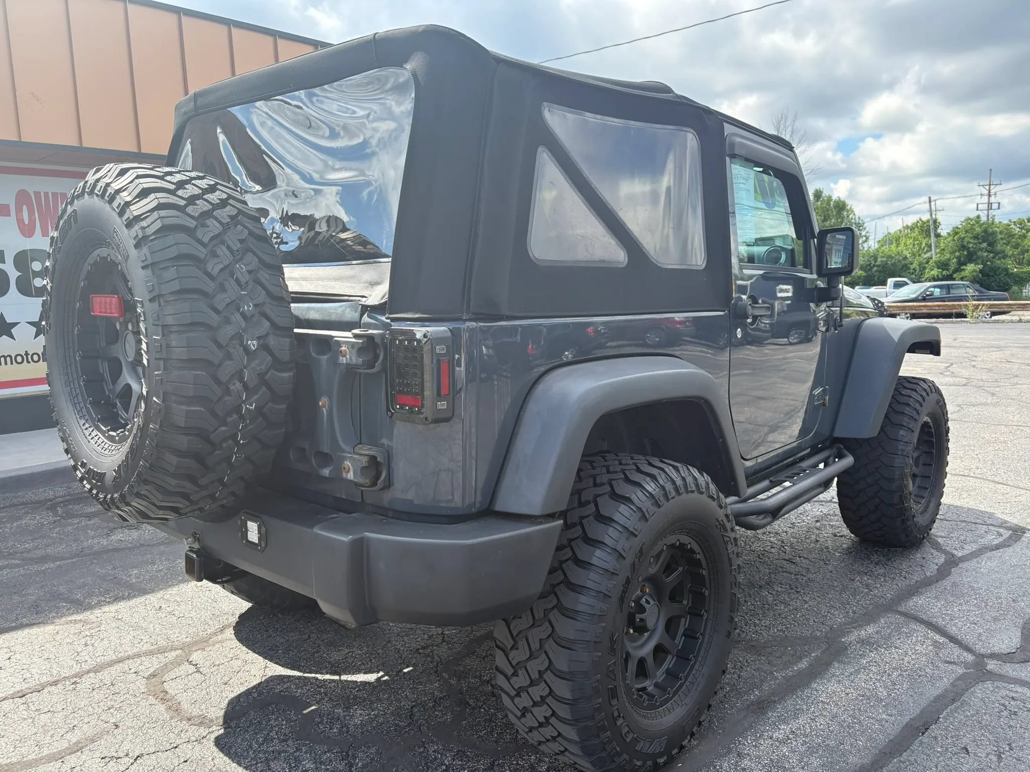 Used 2017 Jeep Wrangler Rubicon AWD/4WD image 4