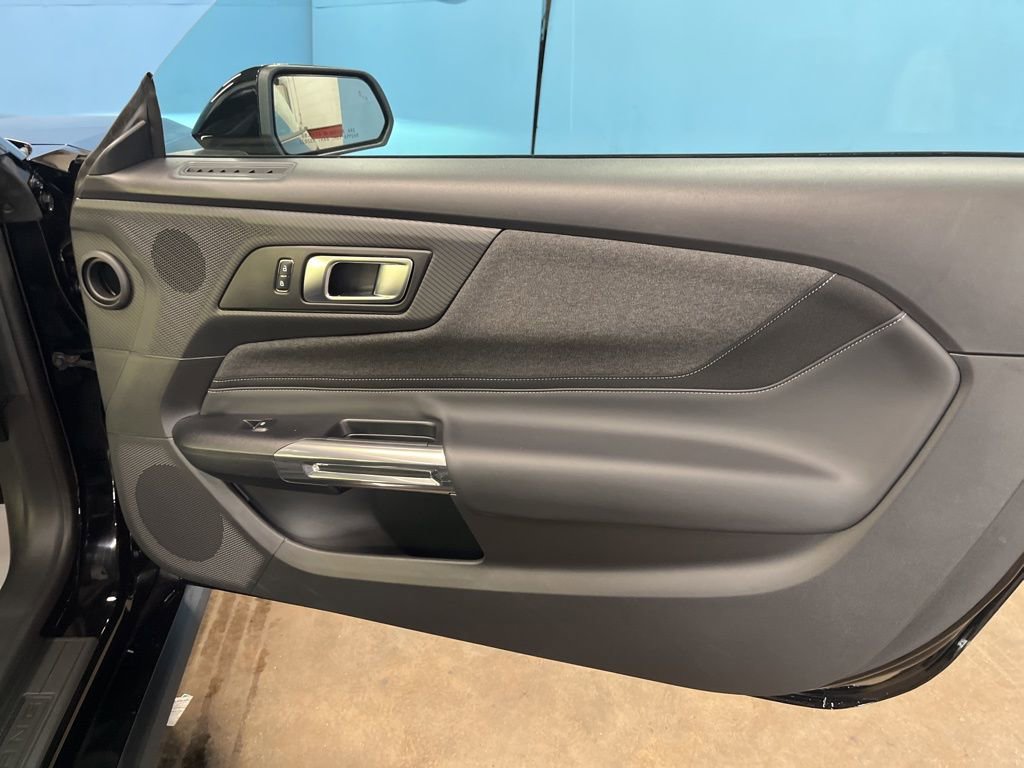 Used 2025 Ford Mustang Coupe image 32