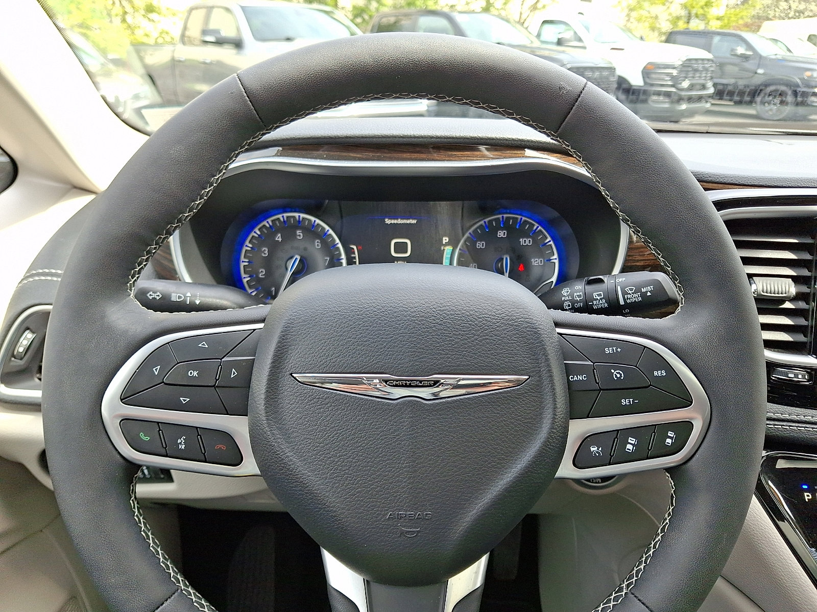 Used 2024 Chrysler Pacifica Limited image 18