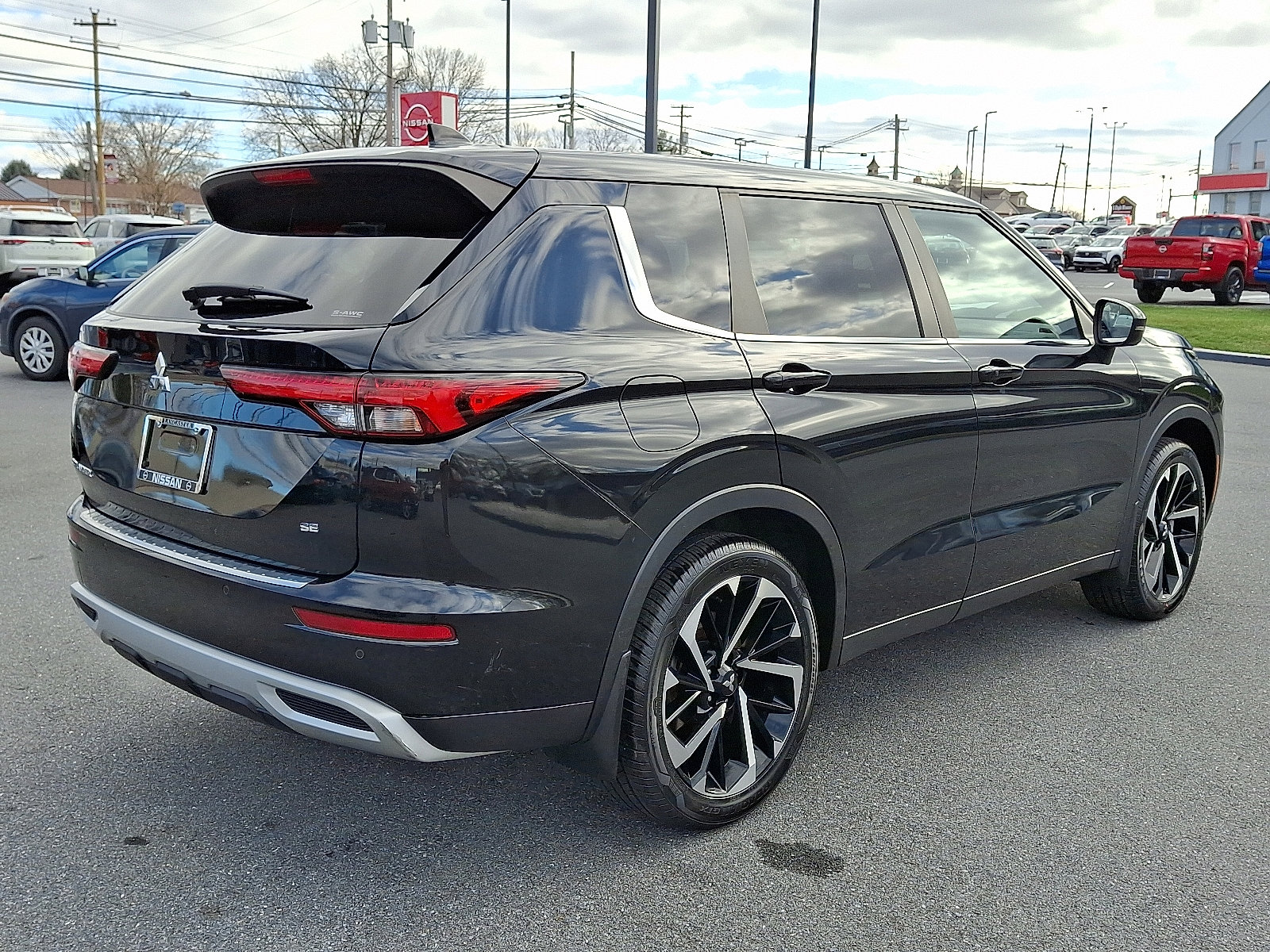 Used 2022 Mitsubishi Outlander SE image 8