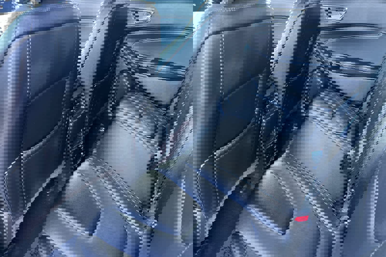 Used 2022 Ford Edge Titanium image 4