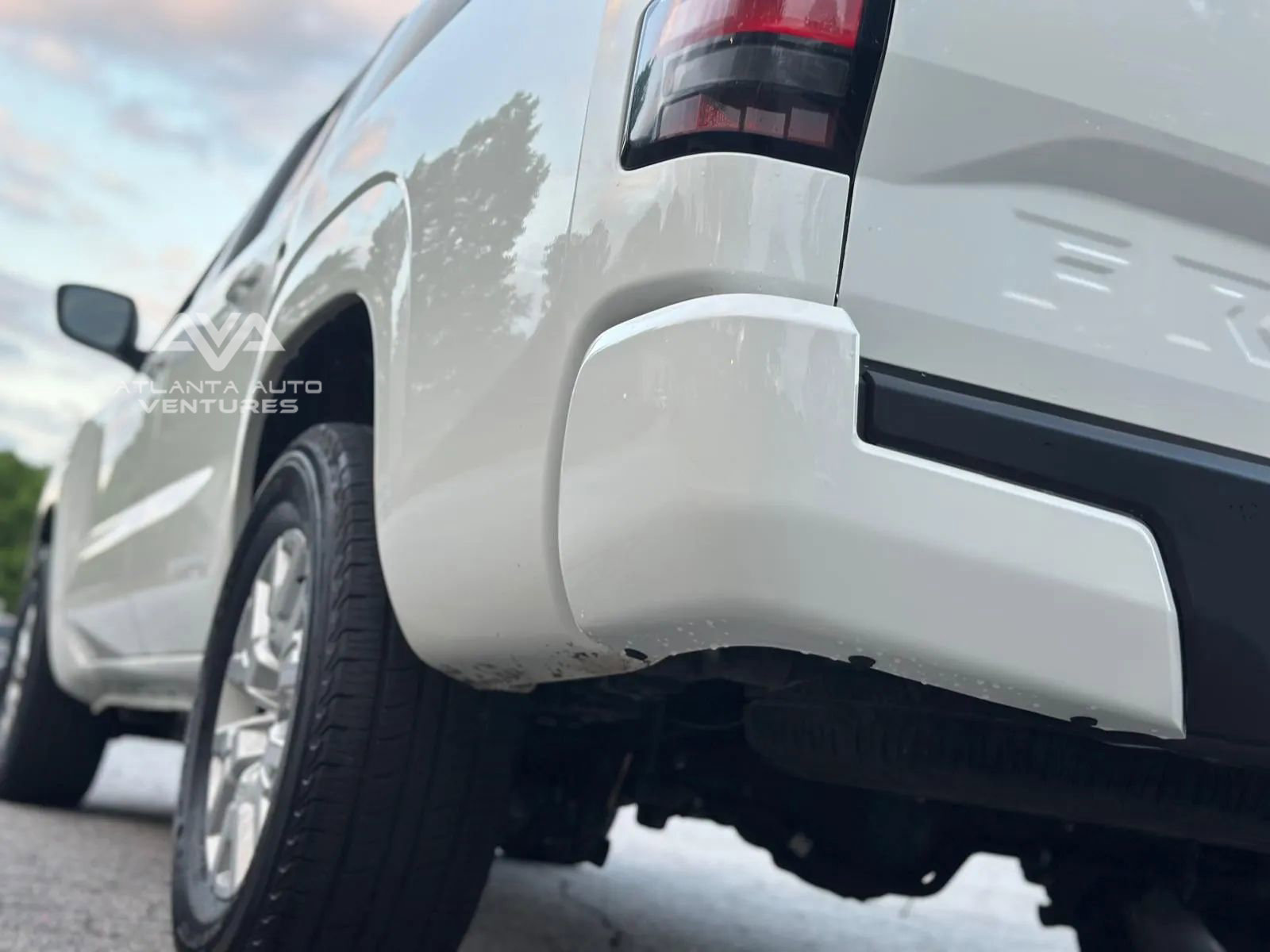 Used 2023 Nissan Frontier SV image 18