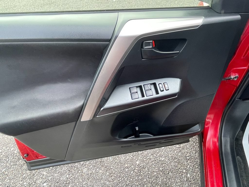 Used 2016 Toyota RAV4 LE AWD/4WD image 11