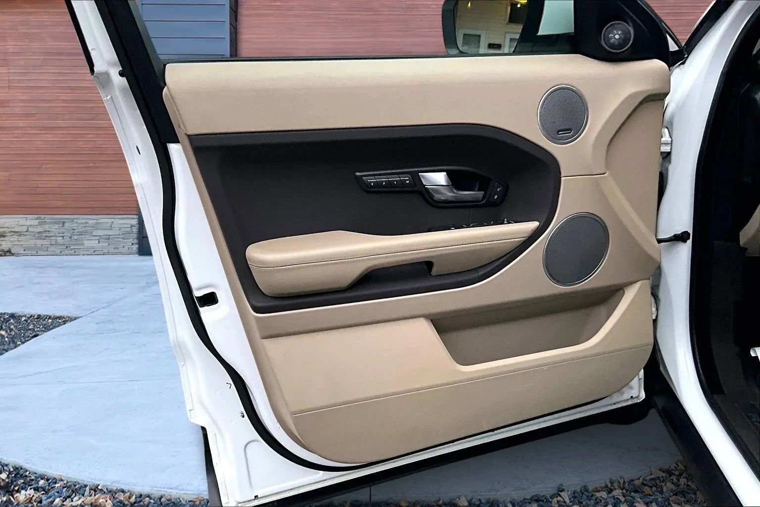 Used 2013 Land Rover Range Rover Evoque Pure Premium image 22