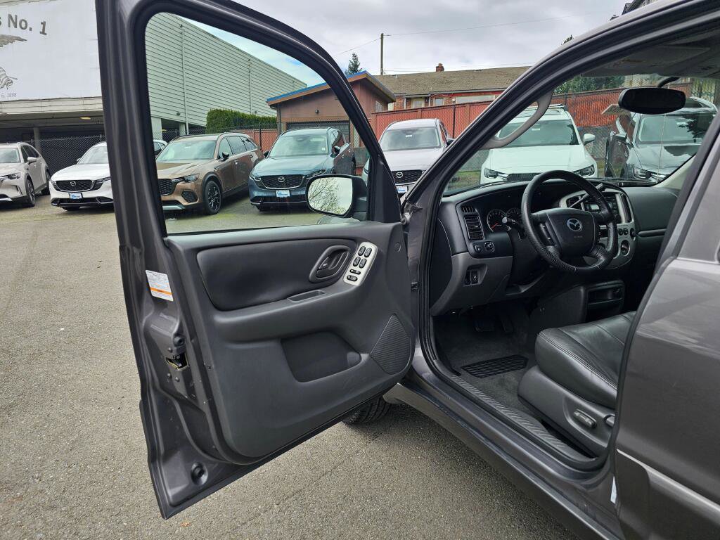 Used 2004 MAZDA Tribute ES image 19