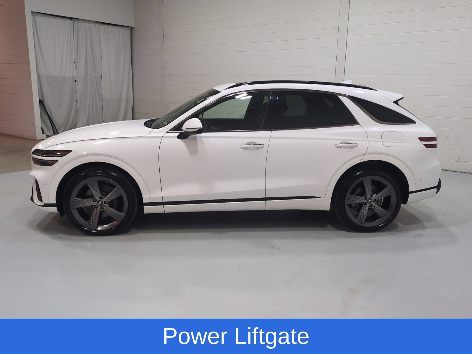 Used 2022 Genesis GV70 3.5T Sport w/ Sport Prestige Package AWD/4WD image 7